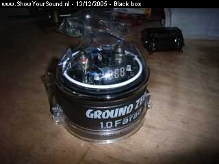 showyoursound.nl - TeamS&DGroundzero 3 - BLACK BOX - black box - SyS_2005_12_13_18_39_7.jpg - nieuwe condensator van GZ...de GZ CA 1000x..